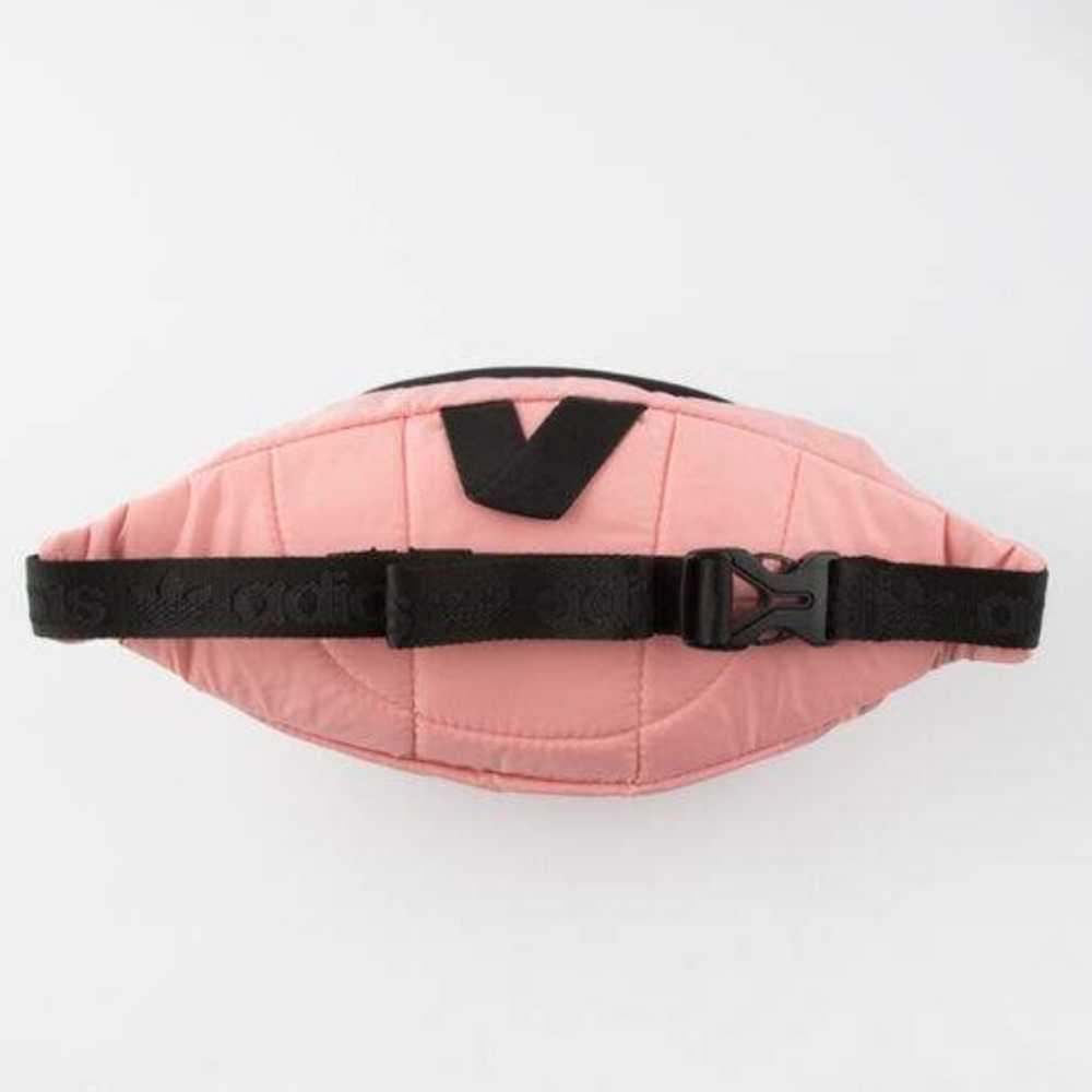 NEW WITH TAGS ADIDAS WAIST PACK - Picture 3 of 3